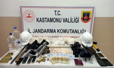 “Kamu görevlisiyiz” diyerek köylüleri kandıran ve kaçak kazı yapan şüpheliler adliyeye sevk edildi