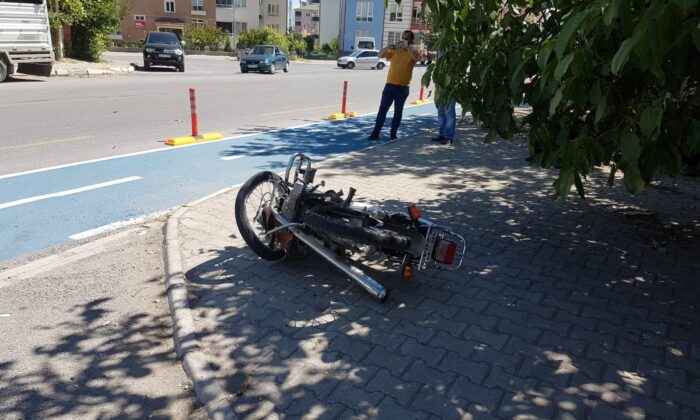 Kamyon ile motosiklet çarpıştı: 1 ağır yaralı