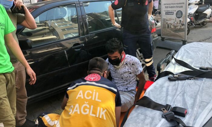 Kamyonet, motokurye ile çarpıştı: 1 yaralı