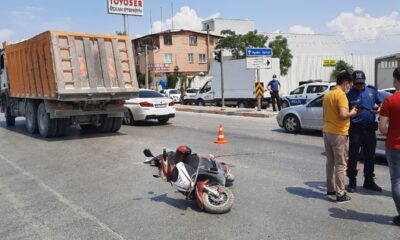 Kamyonun metrelerce sürüklediği elektrikli bisiklet sürücünü feci şekilde can verdi