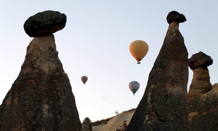 Kapadokya’da gökyüzünde görsel şölen