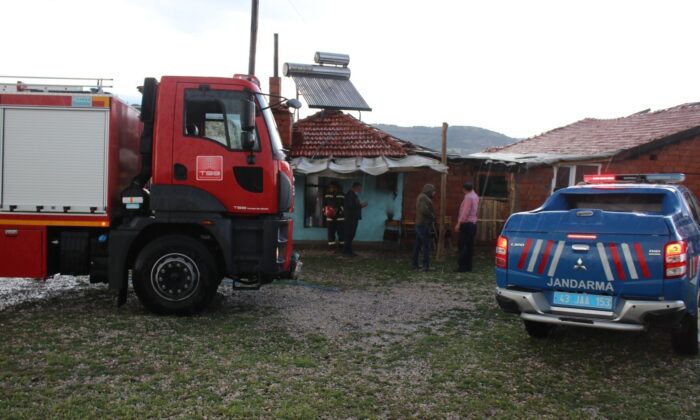 Karaköy’ü sel ve yıldırım vurdu