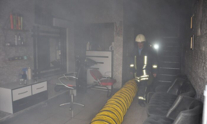 Karaman’da bir iş yerinin bodrum katında çıkan yangın korkuttu