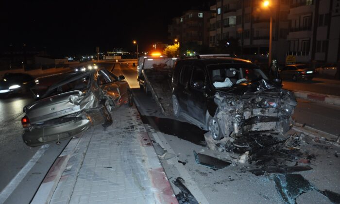 Karaman’da otomobil ile hafif ticari araç çarpıştı: 2 yaralı