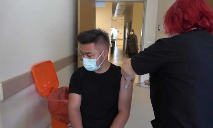 Kargo, kurye, taksi ve dolmuş şoförleri aşılanmaya başladı