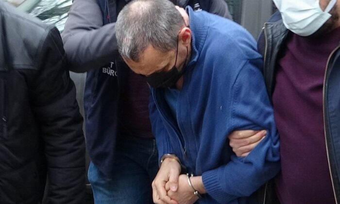 Karısını öldüren mühendis koca duruşma boyunca ağladı