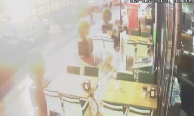 Karşı kaldırımdaki ağaca yıldırım düşünce neye uğradıklarını şaşırdılar