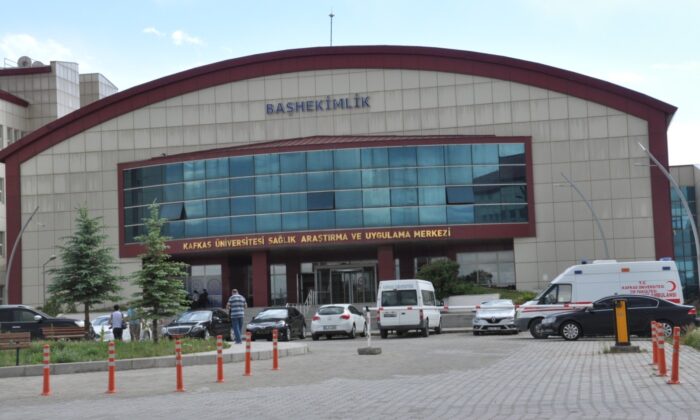 Kars’ta askeri araç devrildi: 1 asker şehit, 3 sivil hayatını kaybetti