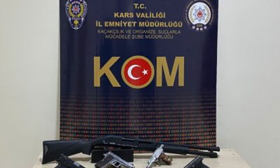 Kars’ta bir işyerinde silah ele geçirildi