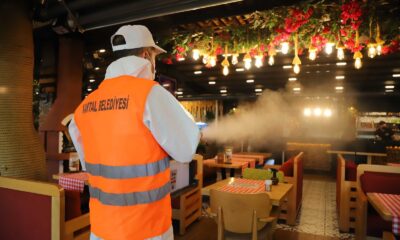 Kartal Belediyesi tarafından kafe ve restoranlar dezenfekte ediliyor