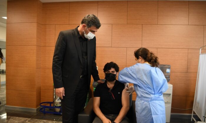 Kartepe Belediyesi’nde 300 personel aşılandı