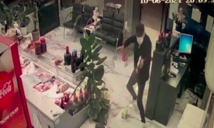 Kasap dükkanını kurşun yağmuruna tuttu: 1 yaralı