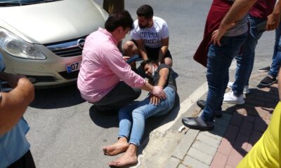 Kasksız motosiklet sürücüsü saniyelerle ölümden döndü