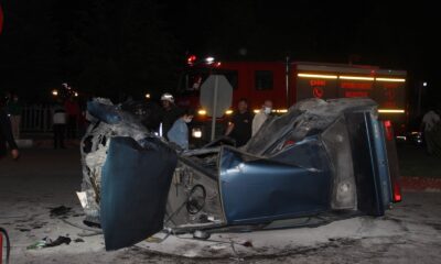 Kavşakta iki otomobil çarpıştı: 1 ağır yaralı