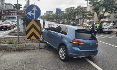 Kavşakta trafik kazası; 2 kişi yaralandı