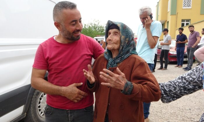 Kaybolan Emine ninenin kavuşma anı duygulandırdı