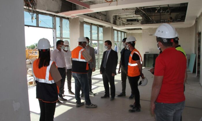 Kaymakam Demirer yapımı devam eden kamu yatırımlarını denetledi