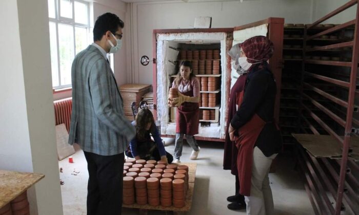 Kaymakam Kaçmaz Kadın Kooperatifi Üretim Atölyesi’nde incelemelerde bulundu