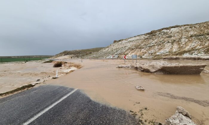 Kayseri’de dolu ve sel tarım arazilerini vurdu