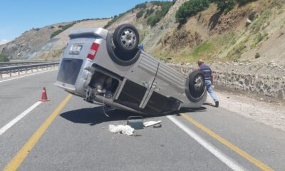 Kaza ucuz atlatıldı, ters dönen araçta 1 kişi yaralandı