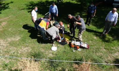 Kaza yapan araç dört takla attı, içerisindeki kişi emniyetin bahçesine uçtu