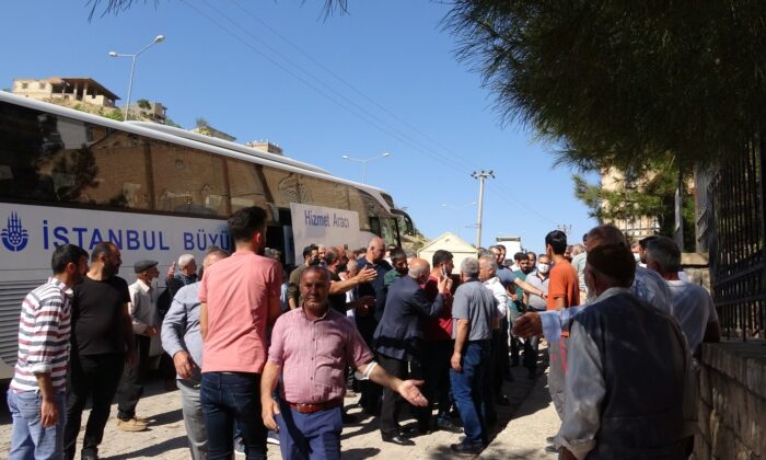 Kaza yapanlara su vermek için aracından inip, feci şekilde can veren genç, memleketi Mardin’de toprağa verildi