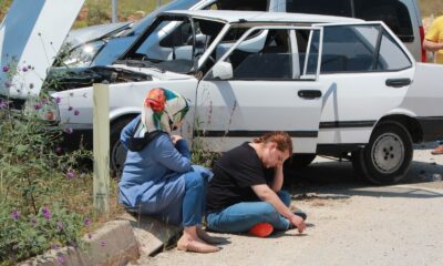 Kaza yaptığı aracın başında yığılıp kaldı