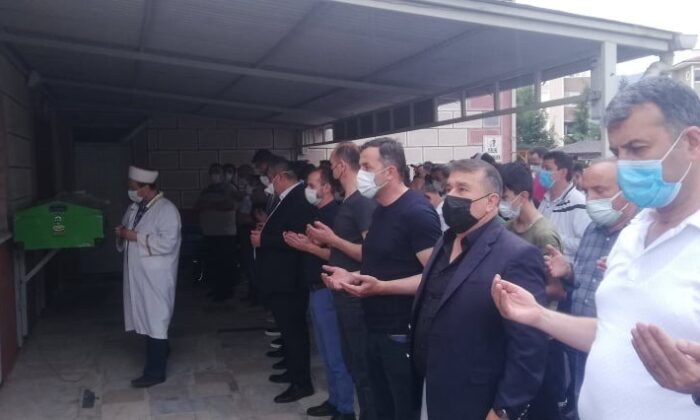 Kazada hayatını kaybeden minik Esma son yolculuğuna uğurlandı