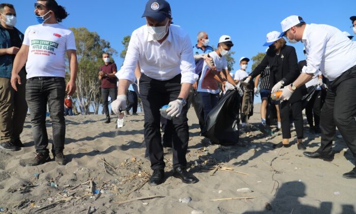 Kazanlı sahilindeki caretta yuvalama alanları temizlendi