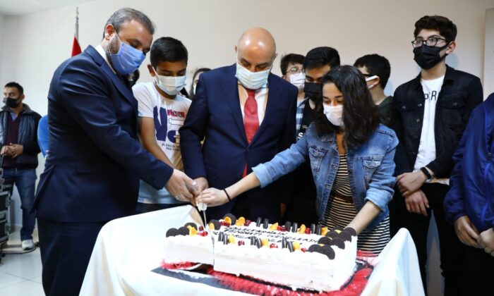 Keçiören Belediye Başkanı Turgut Altınok, YKS ve LGS öğrencileriyle buluştu