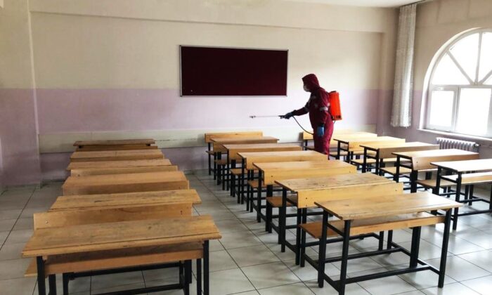 Keçiören Belediyesi okullarda kapsamlı dezenfeksiyon çalışması başlattı