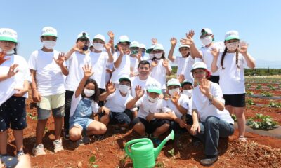 Kepezli çocuklar fideleri toprakla buluşturdu