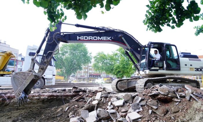 Kestel Meydanı için ilk kepçeyi başkan Tanır vurdu