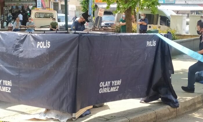 Kimsesiz adam kaldırımda ölü bulundu