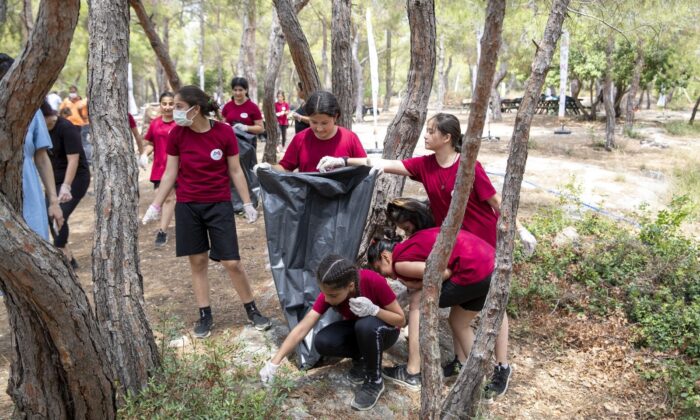 Kır Çiçekleri, Kuyuluk Tabiat Parkında çevre temizliği yaptı