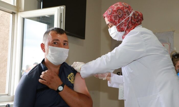 Kırıkkale Belediyesi personeline Covid-19 aşıları uygulanıyor