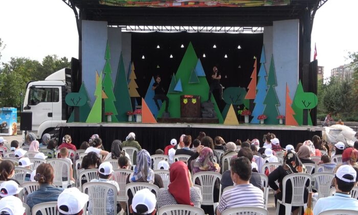 Kırıkkale’de çocukların tiyatro heyecanı