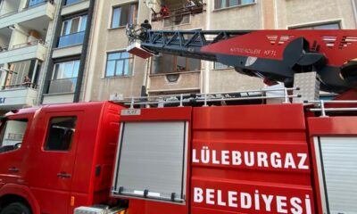Kırklareli’nde yağmur suyu gideri borusuna sıkışan kuş kurtarıldı