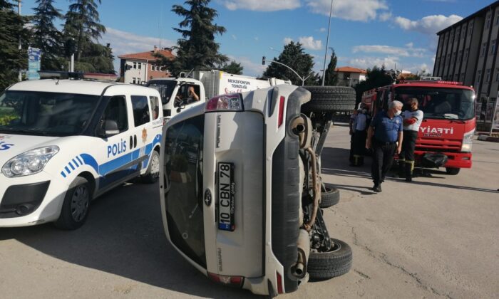 Kırmızı ışık ihlali kazaya neden oldu: 4 yaralı