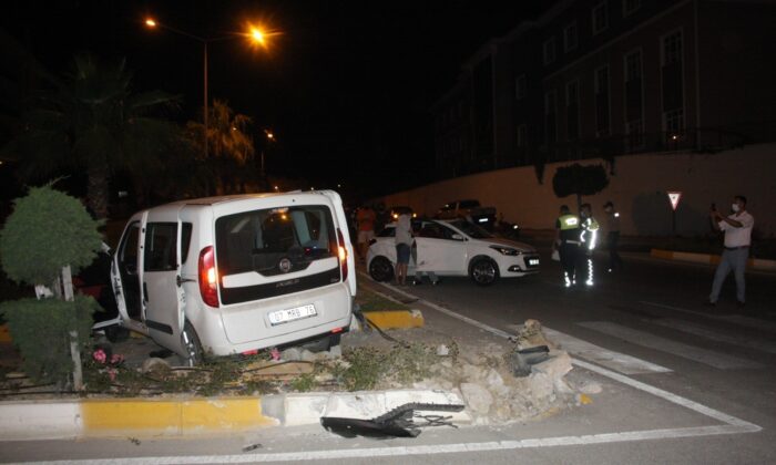 Kırmızı ışık ihlali kazayla sonuçlandı: 6 yaralı