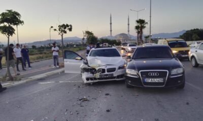 Kırmızı ışıkta zincirleme kaza: 5 yaralı