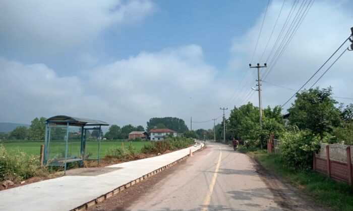 Kırsal mahallelerde yaya yolu çalışmaları devam ediyor