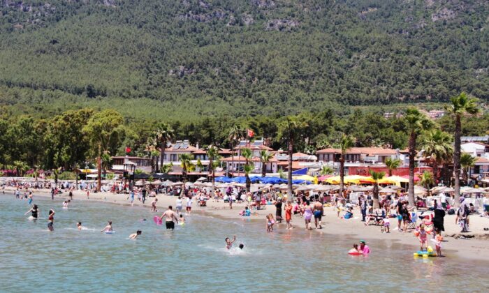 Kısıtlama öncesi sahillerde yoğunluk