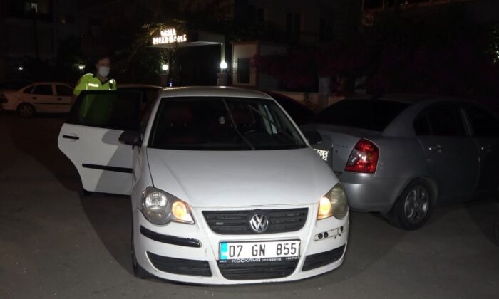 Kısıtlama saatinde polisi peşine taktı: 2 araca çarpıp yakalandı