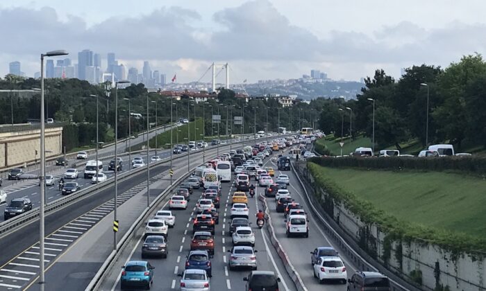 Kısıtlama sonrası İstanbul’da trafik yoğunluğu