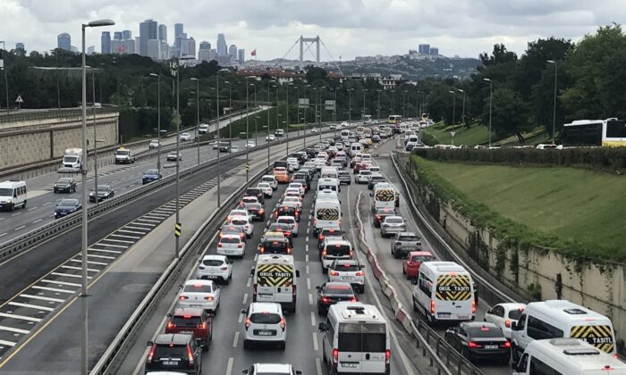 Kısıtlama sonrası İstanbul’da trafik yoğunluğu