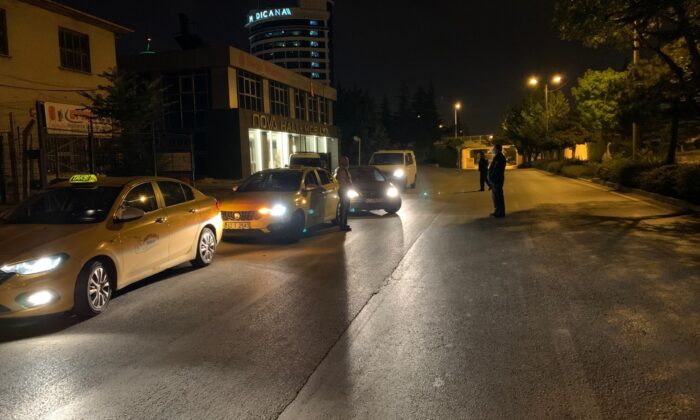 Kısıtlamada sokağa çıktılar, rahat tavırlarıyla dikkat çektiler