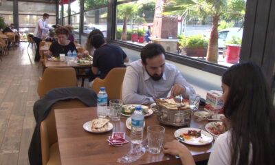 Kısıtlamasız cumartesi gününde vatandaşlar restoran ve kafeleri tercih etti