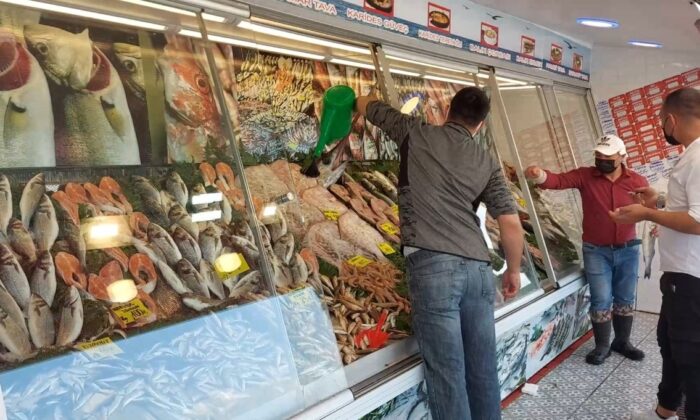 Kısıtlamasız ilk Cumartesi balıkçı esnafının yüzünü güldürdü