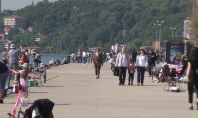 Kısıtlamasız ilk cumartesi günü Emirgan sahili doldu